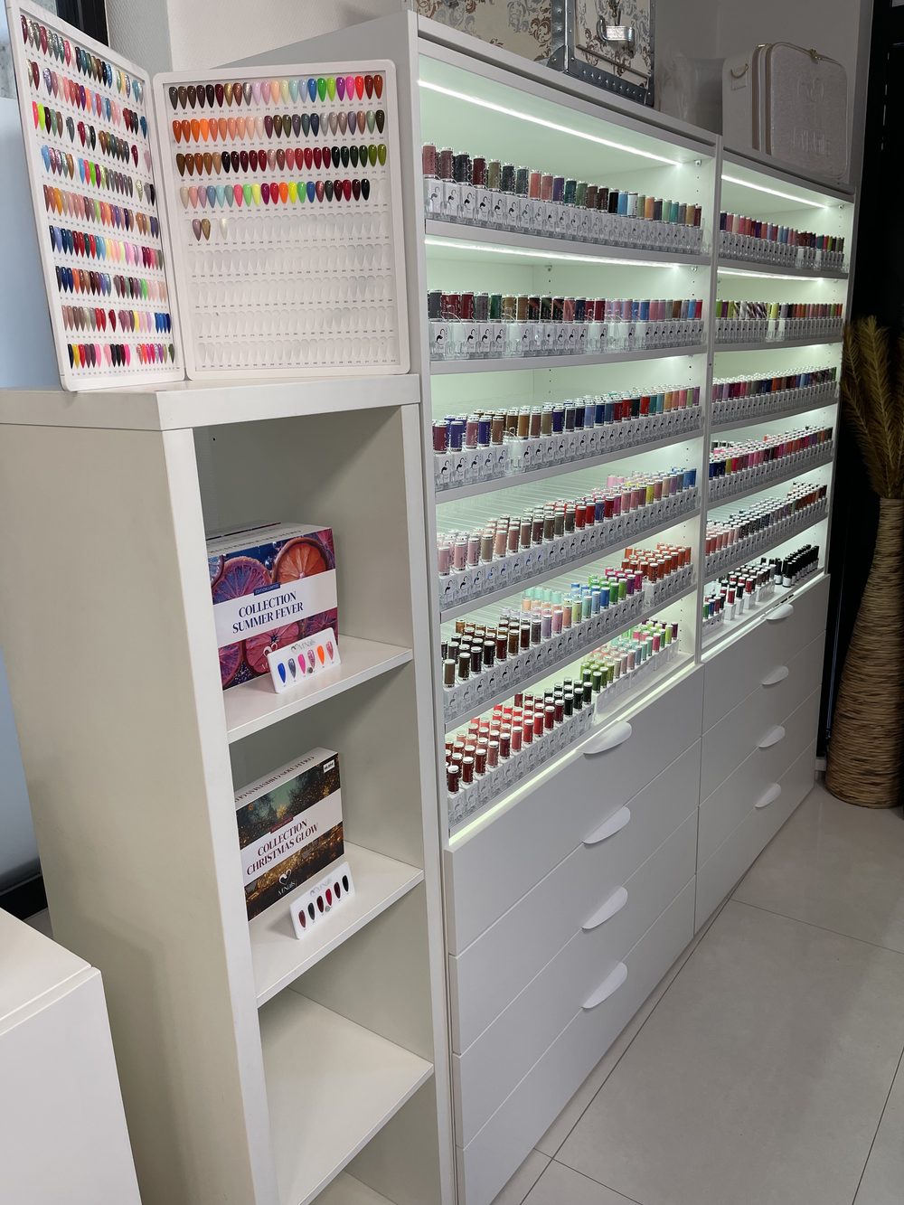 Le mur de vernis semi-permanents du Store